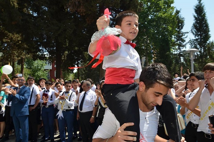 Bəzi məktəblərdə `Son zəng` vaxtından əvvəl keçirilib